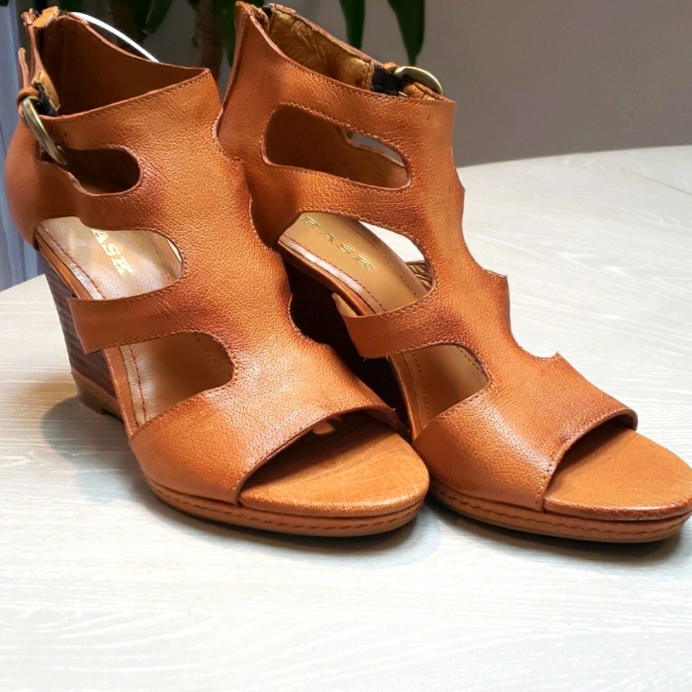 Trask cognac leather wedge sandal, new no box, size 8, brown,